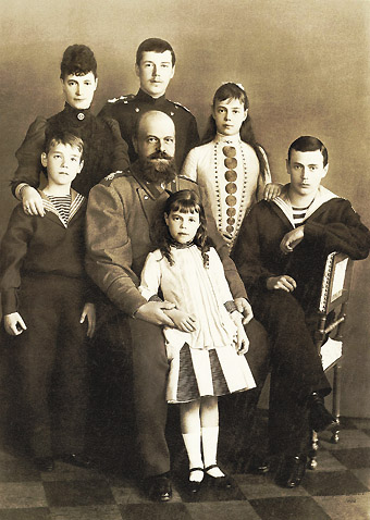 В императорской семье было шестеро детей: Николай (император Николай II), Александр (умер в младенчестве), Георгий, Ксения, Михаил, Ольга