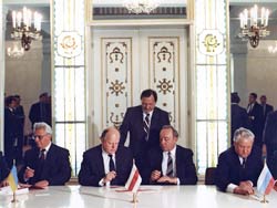 8 ������� 1991 ����. �������. ������ �������, ���������� � ������ ������ �������, ��������� �������� � ����� ������.
����: ����-����